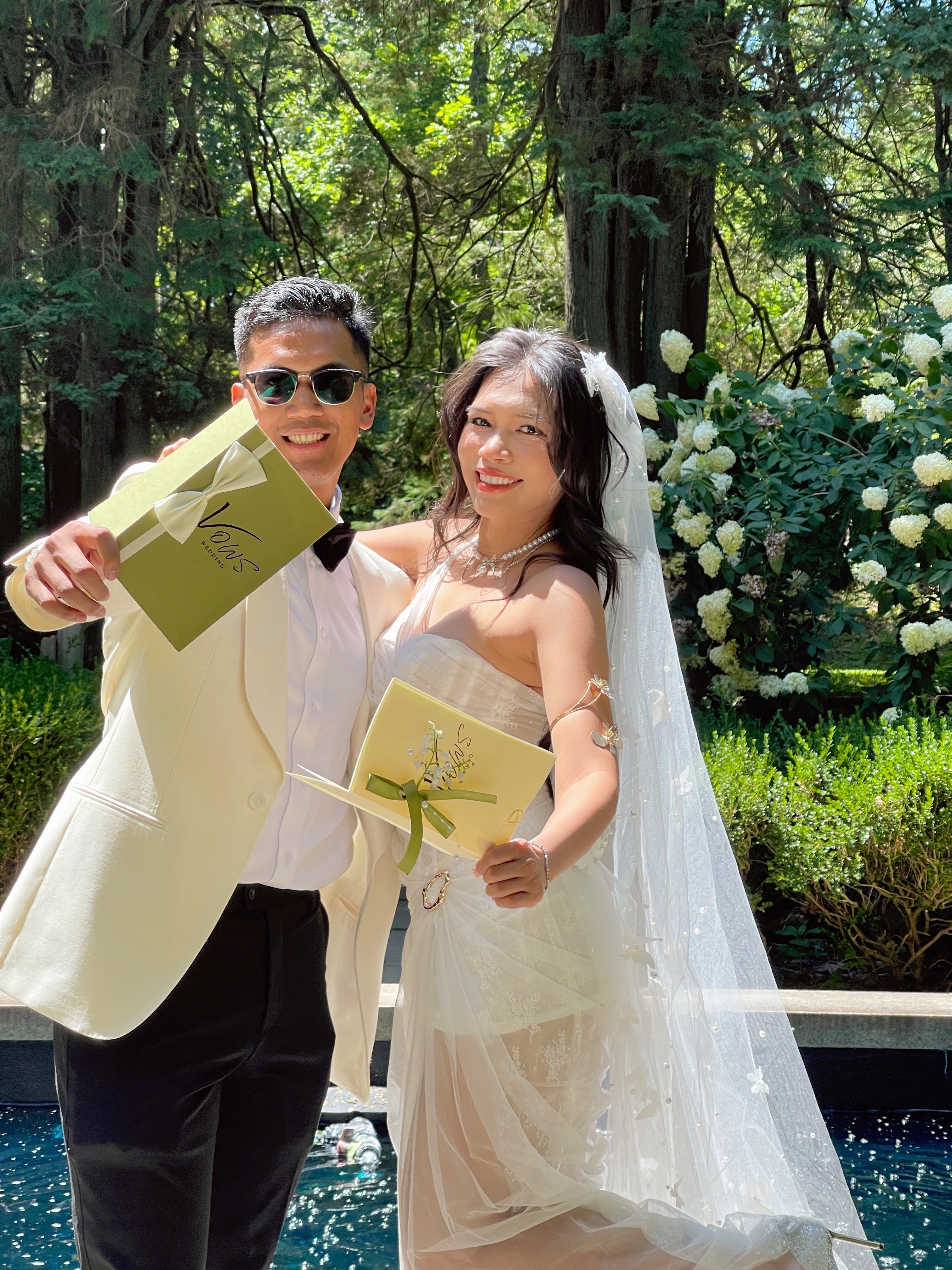 Aldo and Thư showing their vow books