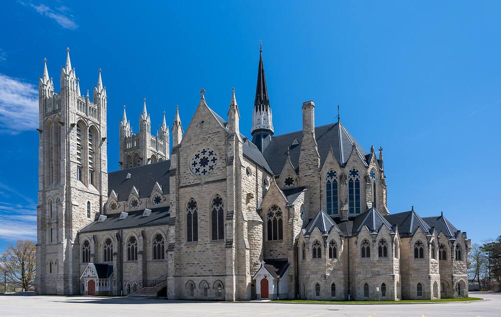 Notre-Dame Basilica · District 1